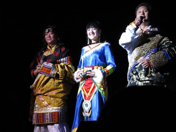 九寨溝藏羌歌舞秀 主持人