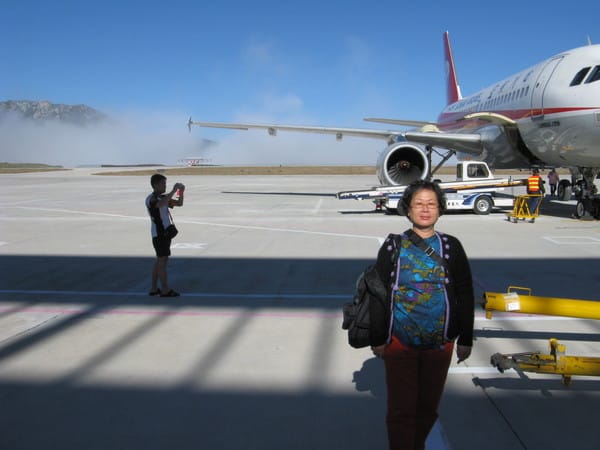 3000多公尺的九黃機場 地面只有五度