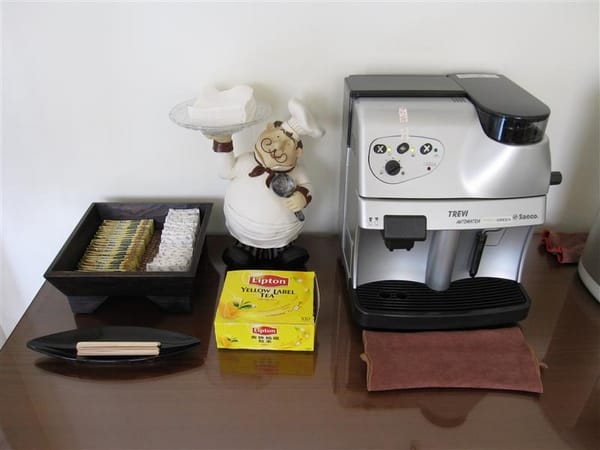 民宿的1F 吃早餐的地方 有咖啡機