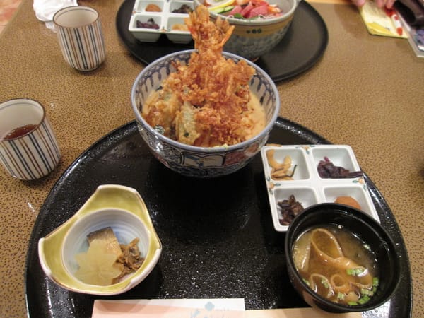 海老天婦羅丼,2100日幣 海老天婦羅丼,2100日幣