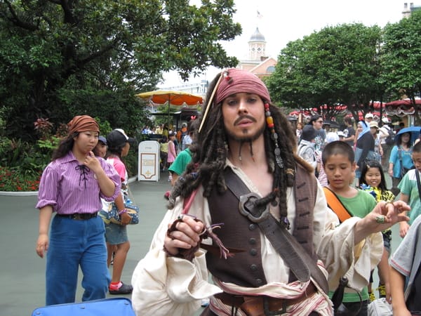 這真的好像強尼戴普