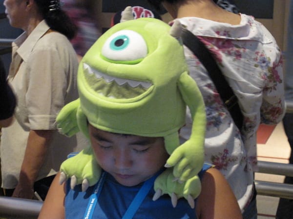 小朋友發現我在拍之後,跟他爸爸告狀,結果他爸把帽子轉正讓我拍,人真好