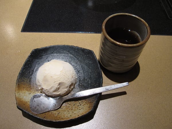 好吃的松子焦糖冰淇淋做完美的結尾