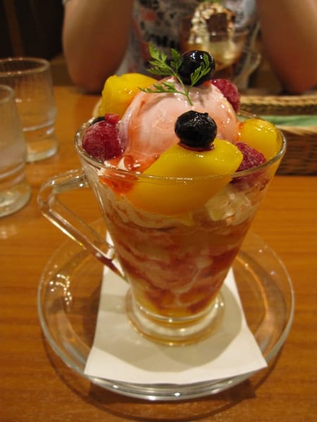 姑且叫他草莓芒果聖代吧