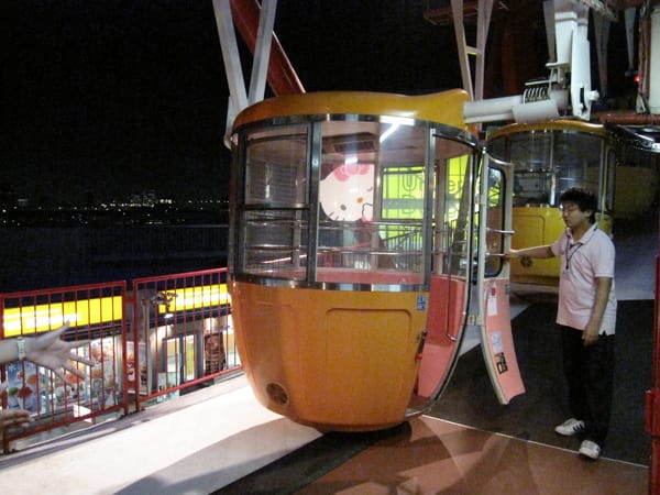 選彩色車箱不用等