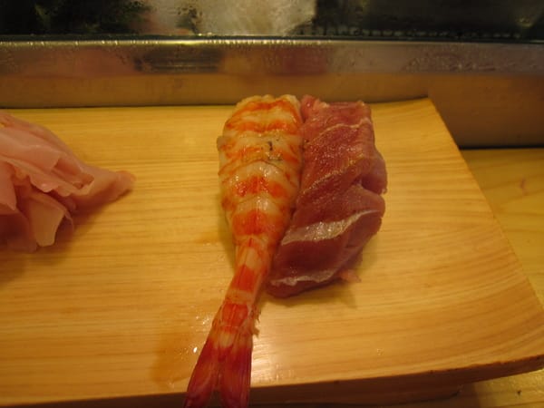 右邊是鮪魚肚? 左邊一定是蝦子