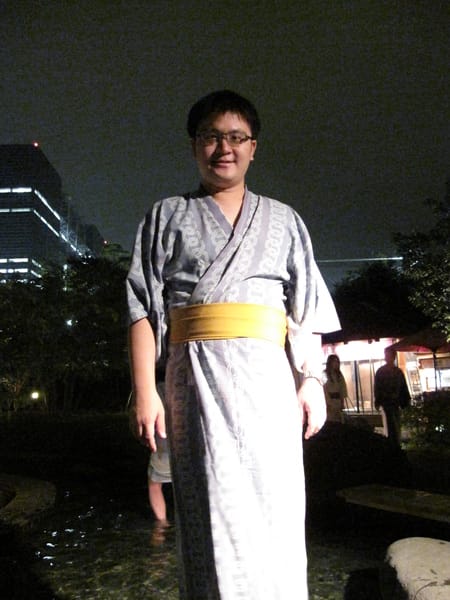 很神奇,裡面古色古相,但外面是高樓大廈