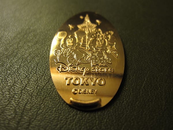 在aqua city的Disney store用100日幣買的紀念品.