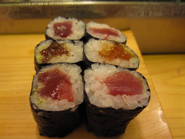 鮪魚和鮭魚卵捲