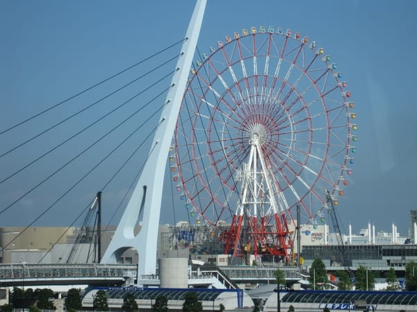 彩色城堡的大觀覽車