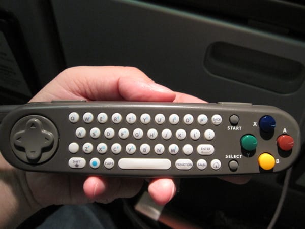 正面是遙控,背面可以打電動 正面是遙控,背面可以打電動