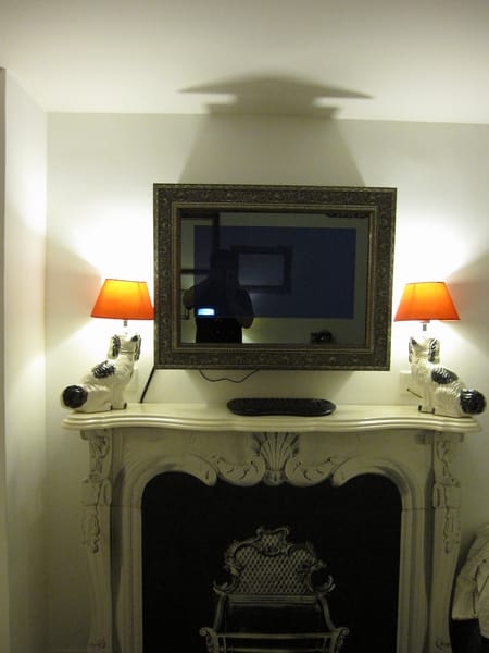 電視藏在畫框裡喔 電視藏在畫框裡喔