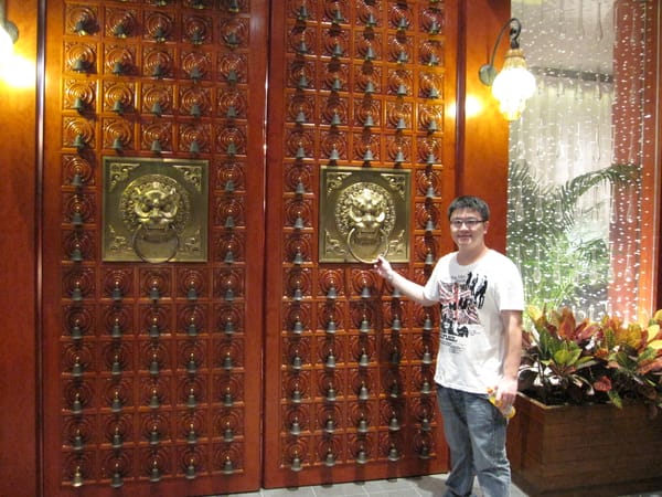 大門口,直接給他推過去就對了 大門口,直接給他推過去就對了