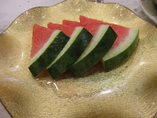 西瓜都是金盤喔!好像restaurant city喔