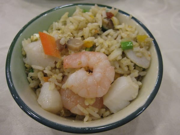 每口都有蝦子、干貝、花枝喔!