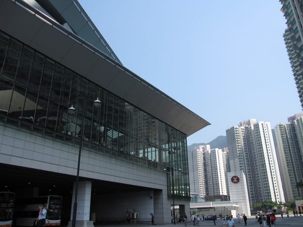 東薈城下面是公車站