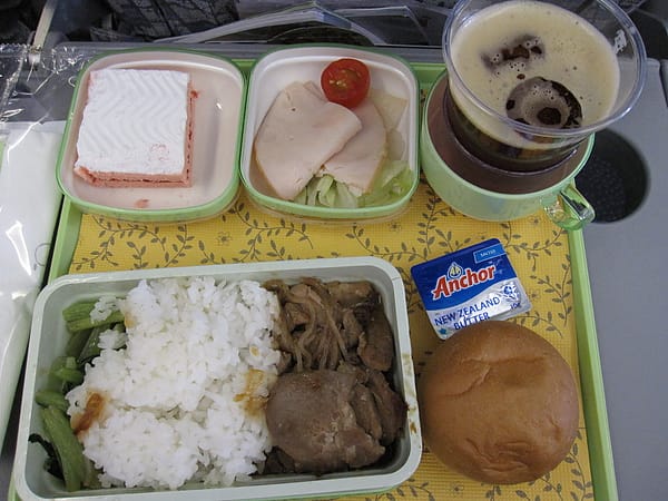 吃飯的時候遇到亂流 吃飯的時候遇到亂流