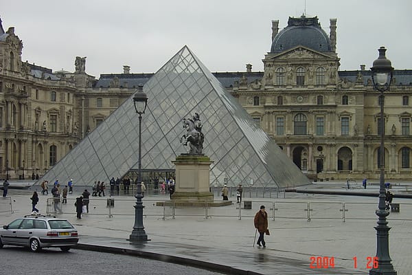 羅浮宮(廣場).JPG