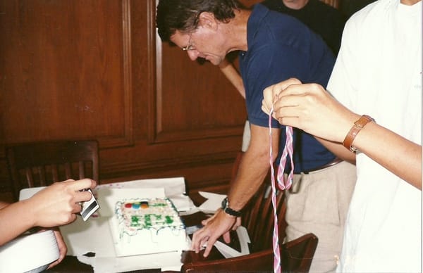 我記得蛋糕上有字的!!!!生氣