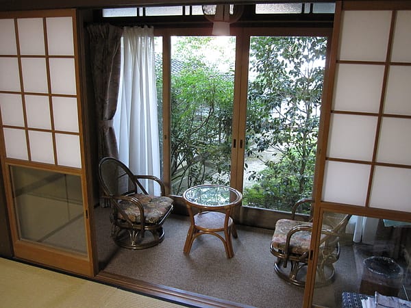 房間居然有面對庭園呢