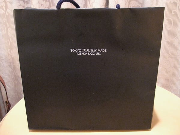 有質感紙袋,厚度很夠