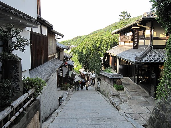 傳說若在三年坂跌倒,三年後必死無疑 傳說若在三年坂跌倒,三年後必死無疑