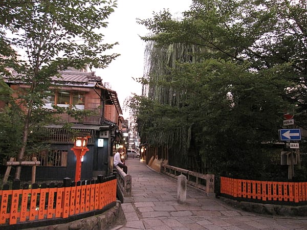 這條很短的橋就是巽橋,但也相當的有感覺 這條很短的橋就是巽橋,但也相當的有感覺