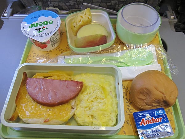 早餐是還不錯火腿蛋麵包 早餐是還不錯火腿蛋麵包