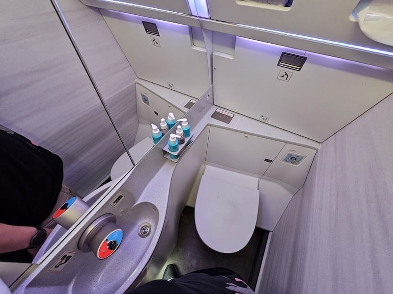 2024-11-01 中華航空 CI837 TPE-BKK 