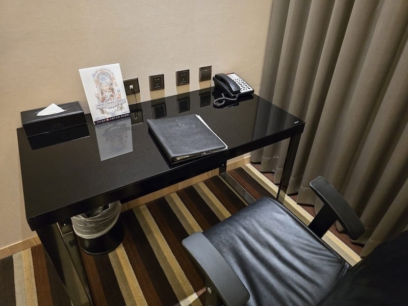 2025-08-05 苗栗頭份尚順君樂飯店經典雙床房+尚順育