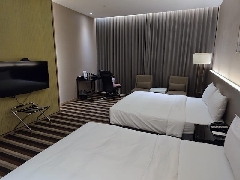 2025-08-05 苗栗頭份尚順君樂飯店經典雙床房+尚順育