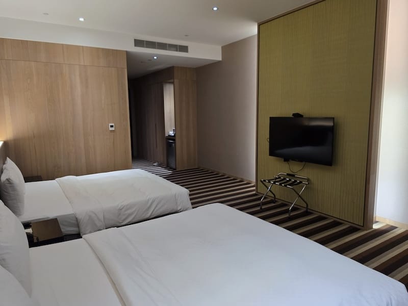 2025-08-05 苗栗頭份尚順君樂飯店經典雙床房+尚順育