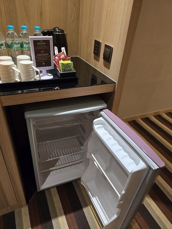 2025-08-05 苗栗頭份尚順君樂飯店經典雙床房+尚順育