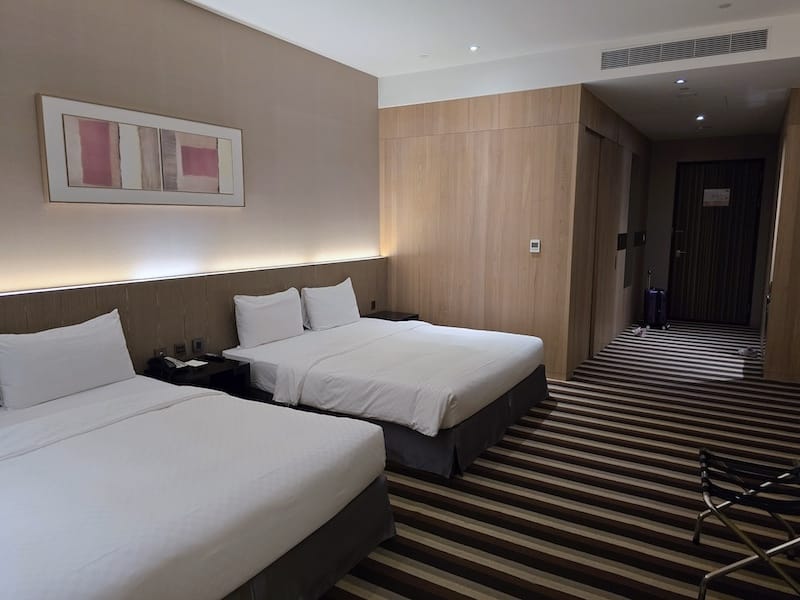 2025-08-05 苗栗頭份尚順君樂飯店經典雙床房+尚順育