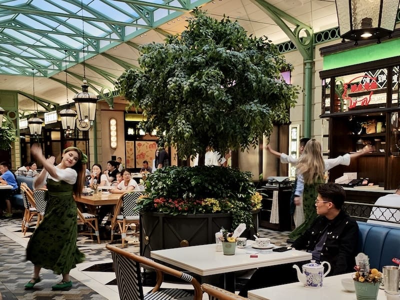 2025-08-17 港澳穿梭遊Day1 倫敦人、巴黎人與威