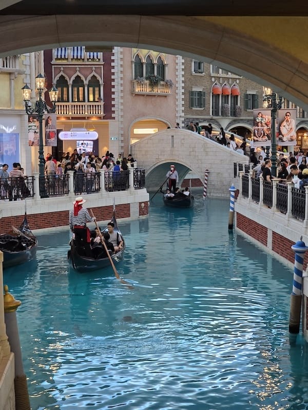 2025-08-17 港澳穿梭遊Day1 倫敦人、巴黎人與威