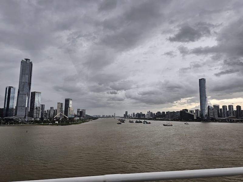 2025-08-17 港澳穿梭遊Day1 倫敦人、巴黎人與威