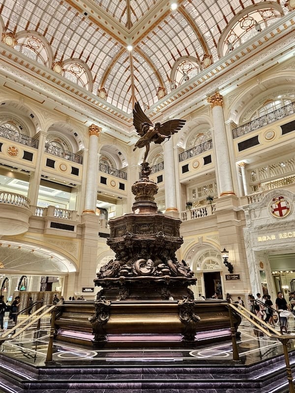 2025-08-17 港澳穿梭遊Day1 倫敦人、巴黎人與威