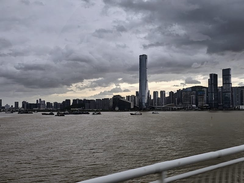 2025-08-17 港澳穿梭遊Day1 倫敦人、巴黎人與威