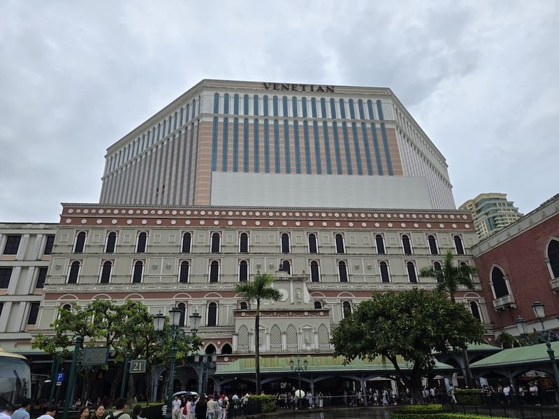 2025-08-17 港澳穿梭遊Day1 倫敦人、巴黎人與威