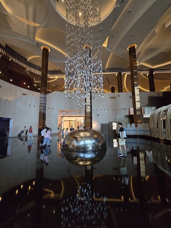 2025-08-17 港澳穿梭遊Day1 倫敦人、巴黎人與威