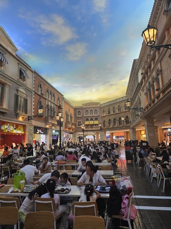 2025-08-17 港澳穿梭遊Day1 倫敦人、巴黎人與威