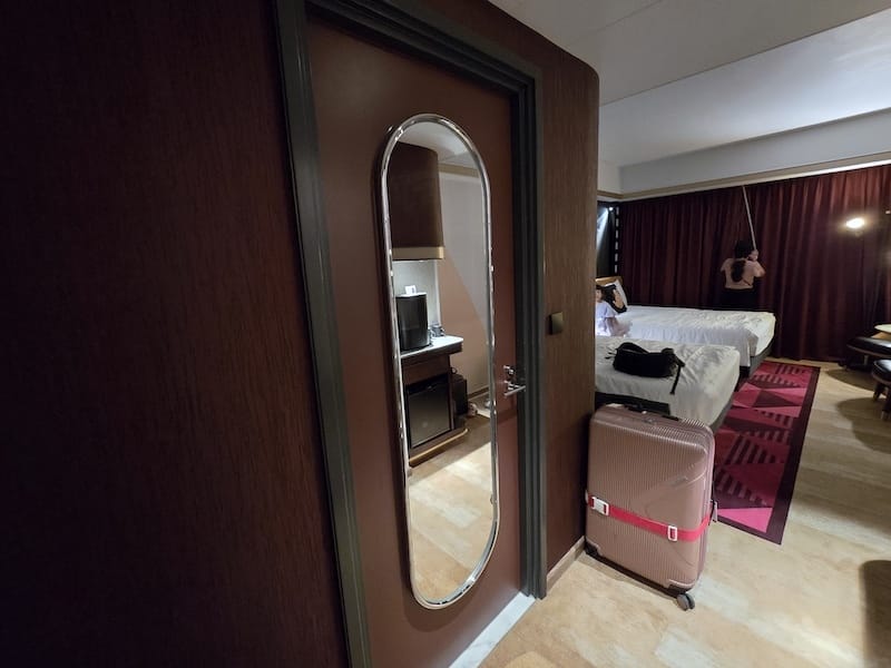 2025-08-19 香港住宿迪士尼好萊塢酒店(Disn