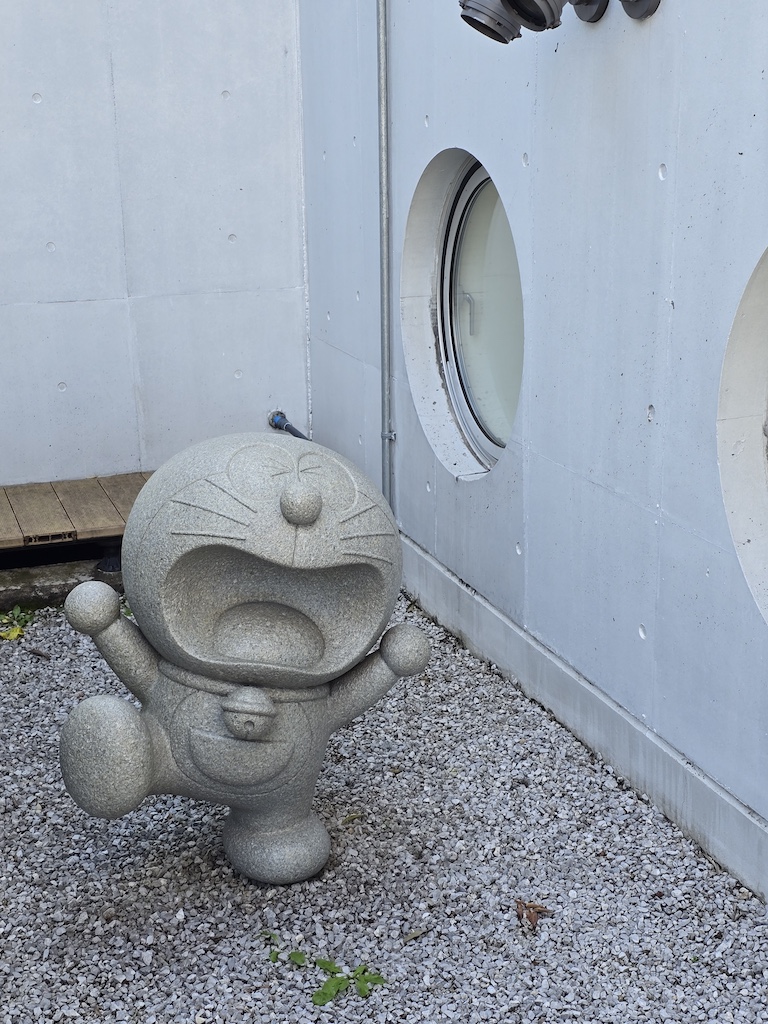 2025-11-28 東京親子賞楓旅 Day2-1 藤子·F·不二雄博物館 - 第2張圖 2025-11-28 東京親子賞楓旅 Day2-1 藤子·F·不二雄博物館