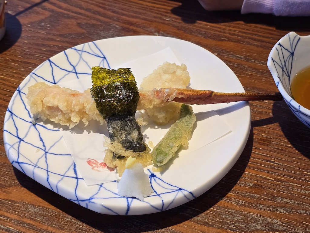 2025-11-29 東京親子賞楓旅Day3-1 六義園與螃蟹道樂