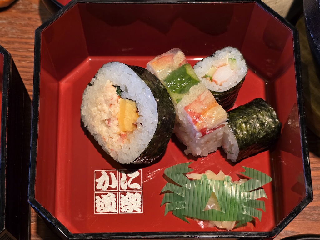 2025-11-29 東京親子賞楓旅Day3-1 六義園與螃蟹道樂