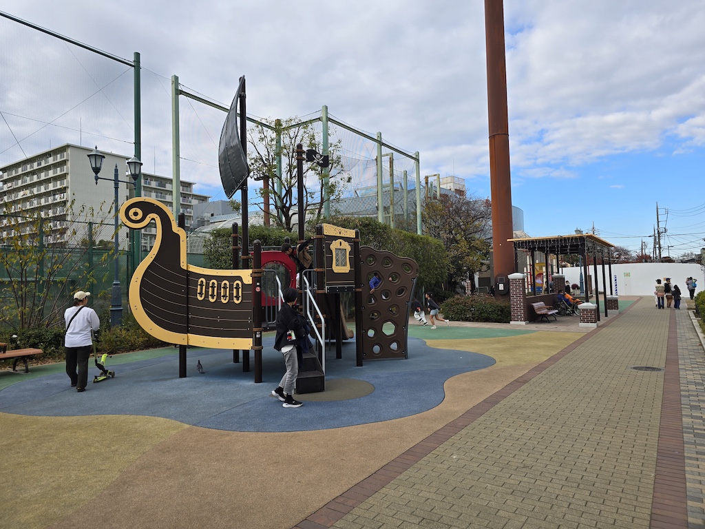 2025-11-29 東京親子賞楓旅Day3-2 荒川遊樂園+炸豬排一勝