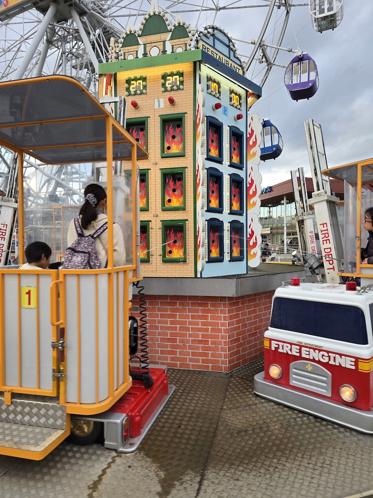 2025-11-29 東京親子賞楓旅Day3-2 荒川遊樂園+炸豬排一勝