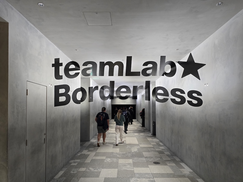 2025-12-01 東京親子賞楓旅Day5 Teamlab+敘敘苑＋六本木甜點