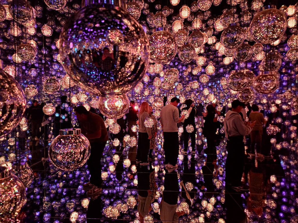 2025-12-01 東京親子賞楓旅Day5 Teamlab+敘敘苑＋六本木甜點